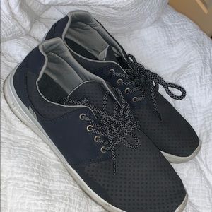 Men’s Etnies black shoes